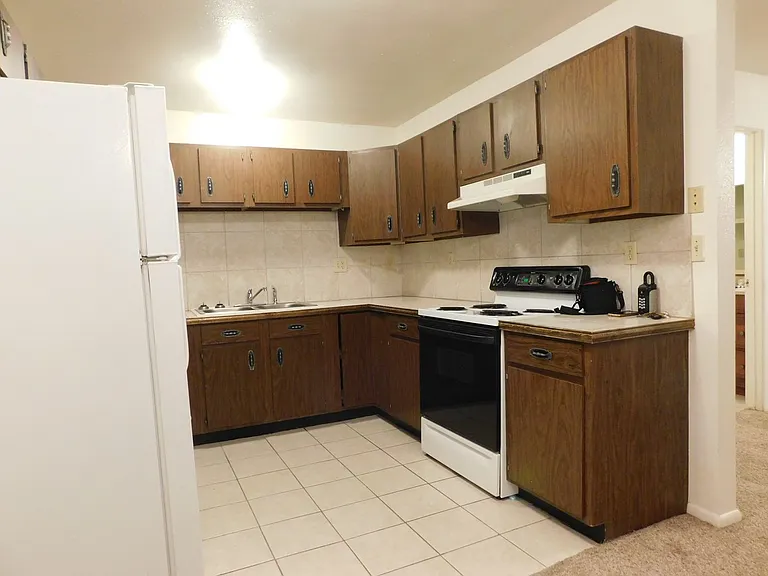 402 Dressell Dr — Photo 8