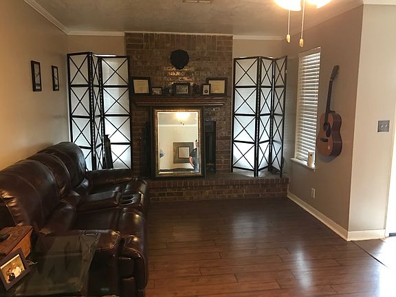 5th image of 404 Leslie Dr