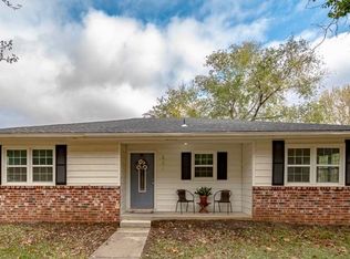 504 Delaware Dr, Ozawkie, KS 66070