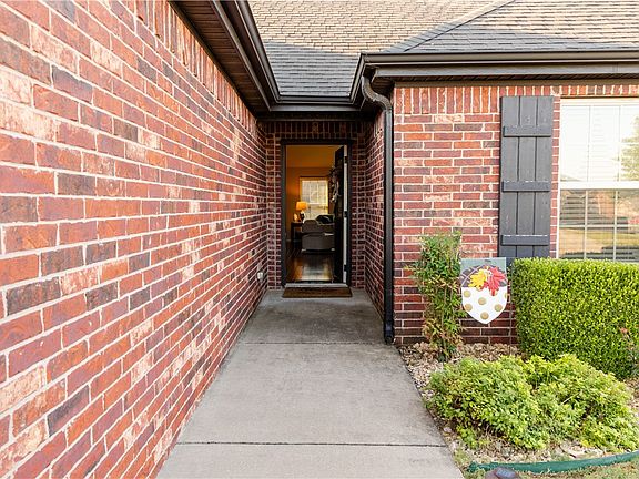 3rd image of 3107 SW Fernwood Ave