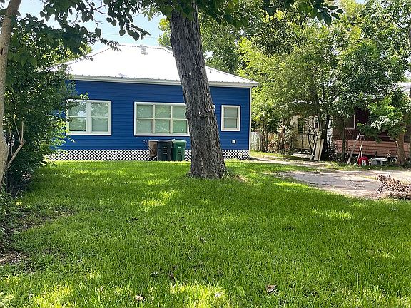 Shady, Fenced Backyard