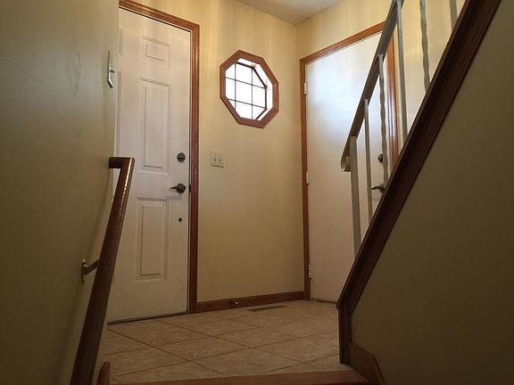 3rd image of 1460 Laurel Ave