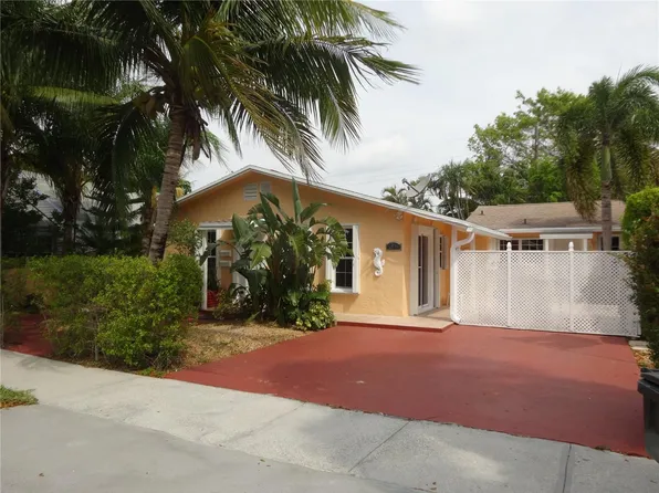 31 SE 13th St #1-2, Dania, FL 33004