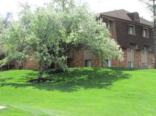 12379 Bronco Hill Dr APT B, Maryland Heights, MO 63043