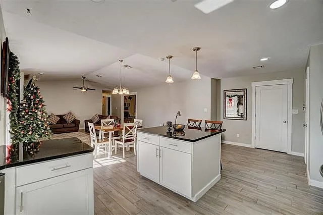 905 NE Dove Ln — Photo 10