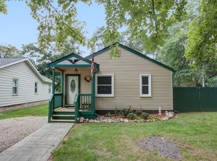 9121 Hillcrest Rd, Whitmore Lake, MI 48189