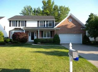 28 Guinevere Ct, Getzville, NY 14068