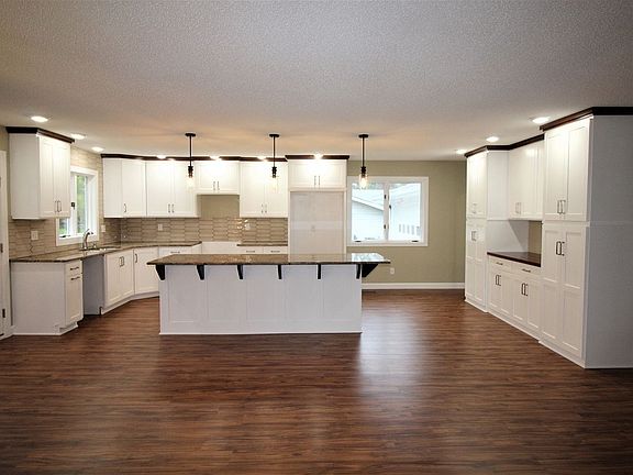 2nd image of 116 N 14th Ave