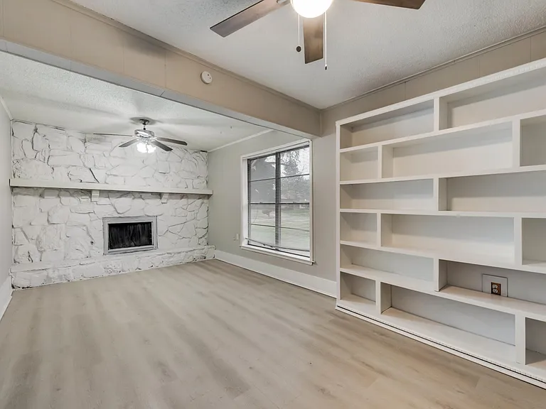 12118 Oberlin Dr — Photo 16