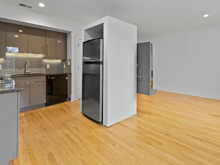 1400 Van Dyke St #307 — Photo 12
