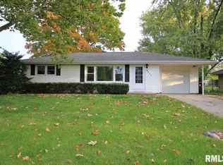 2711 W Westport Rd, Peoria, IL 61615