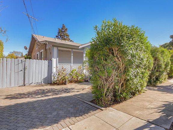 3rd image of 441 Fernando Ave