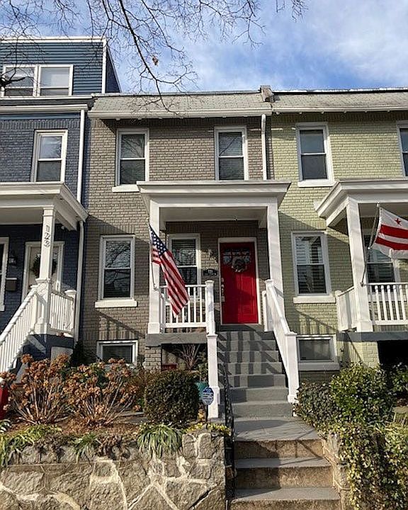 Renovated Row Home!