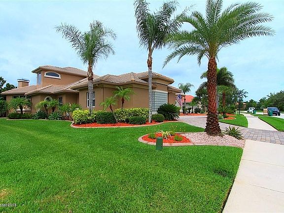 3rd image of 834 Chatsworth Dr