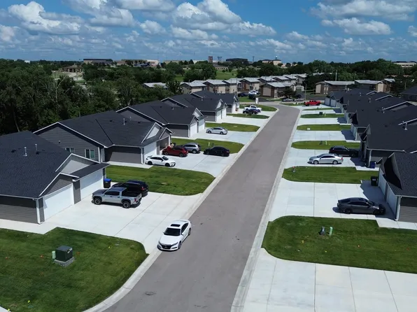 2905 S Bunker Hill Court 2917 2921 2929 2933 2945 2953 #2909-2913, Wichita, KS 67210