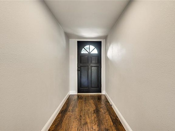 4th image of 2920 Rolling Hills Dr