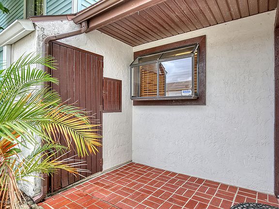4th image of 304 E Sherwood Pl