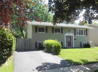 63 N Greenview Ave, Mundelein, IL 60060