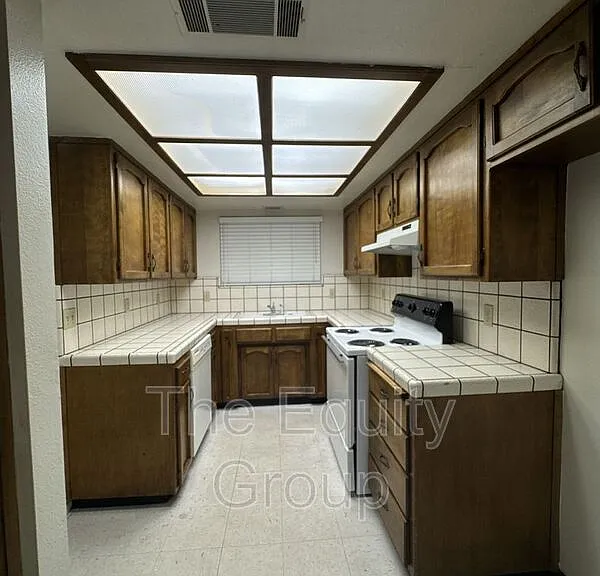 3525 S County Center Dr — Photo 8