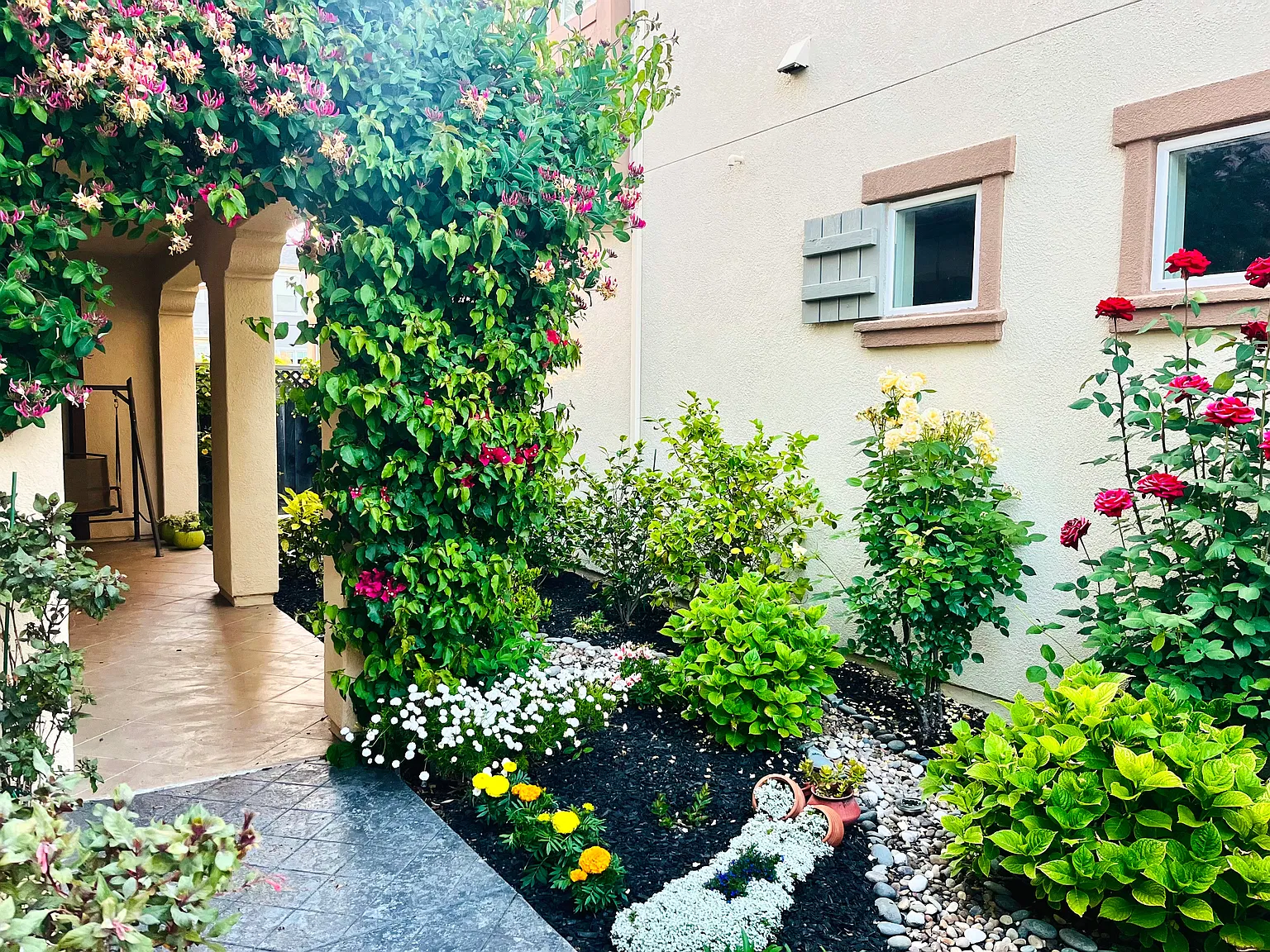 4 bed, 2.5 bath, 1984 sqft, $4,400 — Photo 4