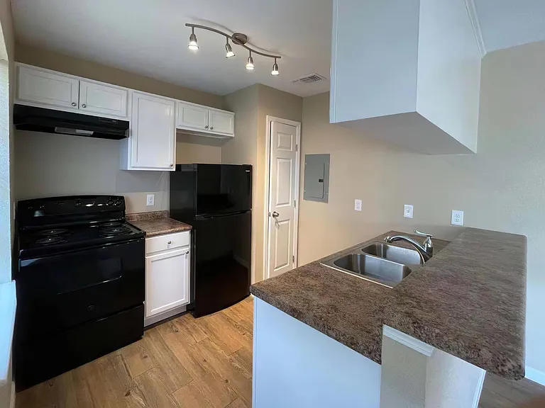 Gateway Grove — Photo 2
