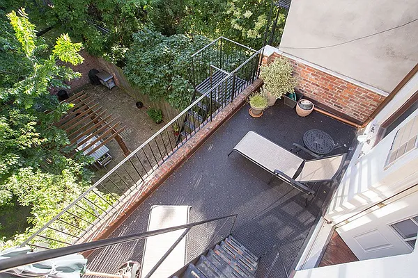 Rented by MNS | media 18