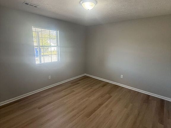 4th image of 31 Hurley St #10