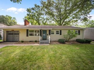 6115 Buena Vista St, Fairway, KS 66205