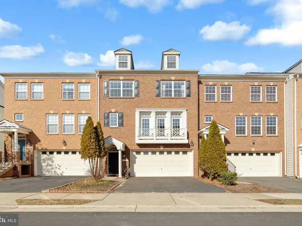 9782 Corbett Pl, Manassas Park, VA 20111