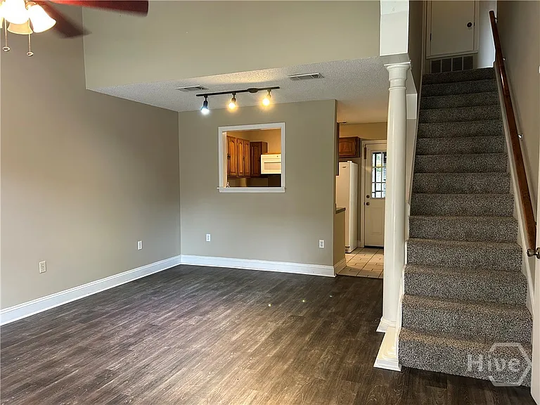 118 Fox Chase Rd — Photo 2