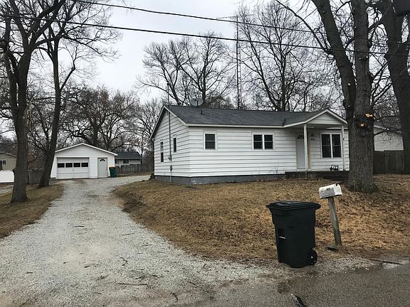 2nd image of 909 E Lake St