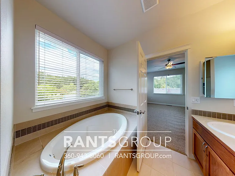 5212 Marian Dr NE — Photo 16