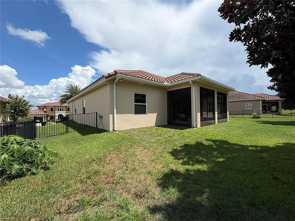 4 bed, 2.0 bath, 2688 sqft, $3,400 — Photo 2