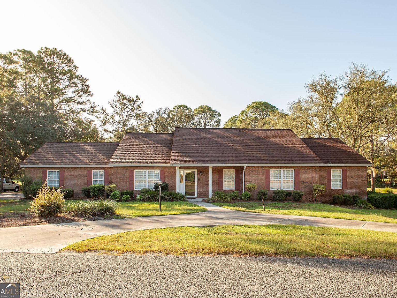 1439 S River Oaks Dr