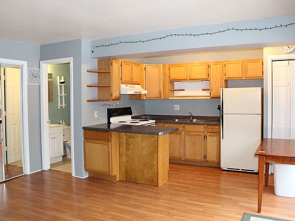 2nd image of 26 Jamaica Colony APT 9