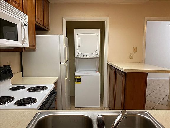 4th image of 806 W 24th St APT 119