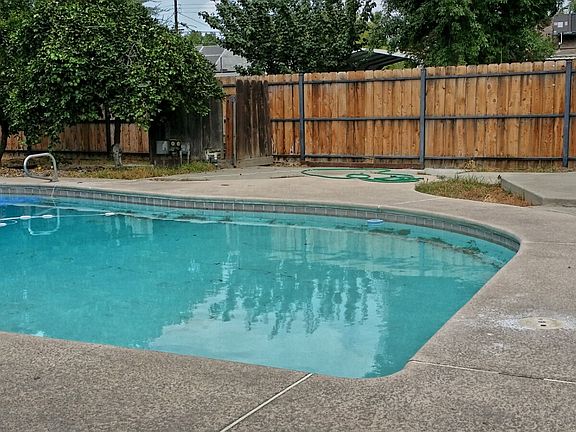 3rd image of 4445 E Pine Ave