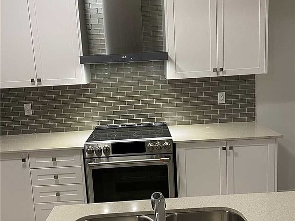 5th image of 64 Yale Dr