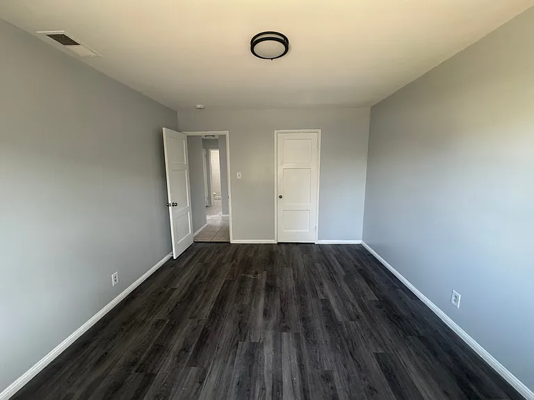 9021 Reading Ave — Photo 5