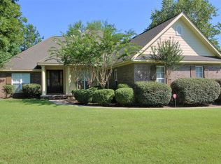 1 Bloomsbury Ct, Hattiesburg, MS 39402