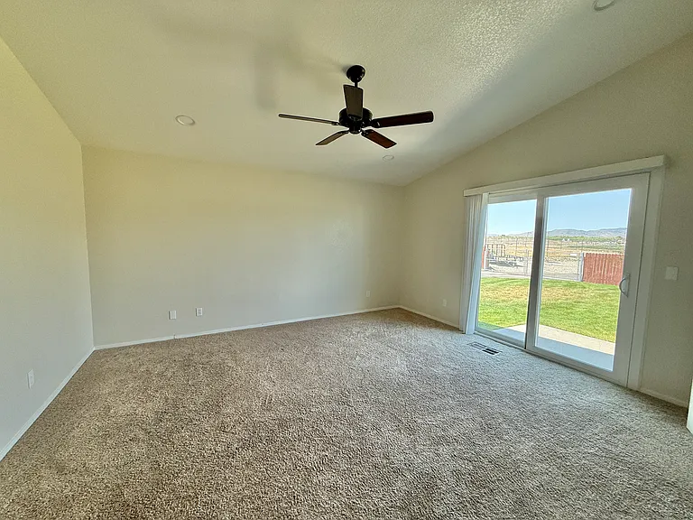 1785 Shamrock Cir — Photo 13