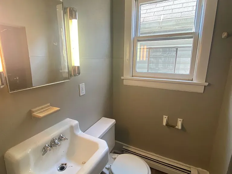 1704 W Main St — Photo 9
