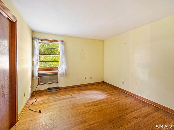 5th image of 127 Old Field Lane