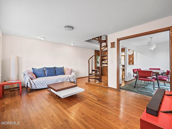 3rd image of 28 Florence Avenue