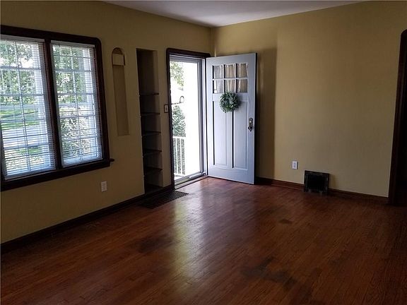 3rd image of 632 Oakmont Ave