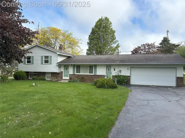 8865 E Bennington Rd, Durand, MI 48429