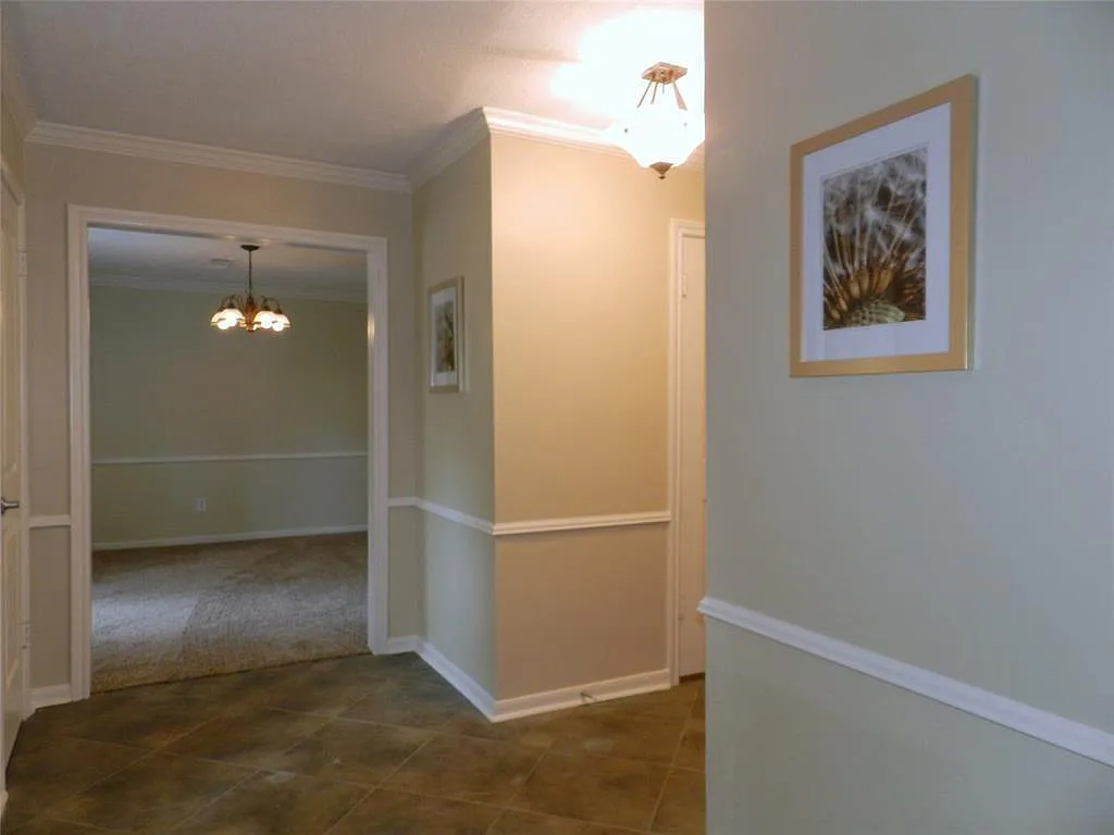 3 bed, 2.5 bath, 2648 sqft, $2,200 — Photo 4