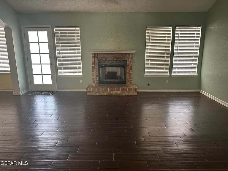 408 Hadley Pl — Photo 16