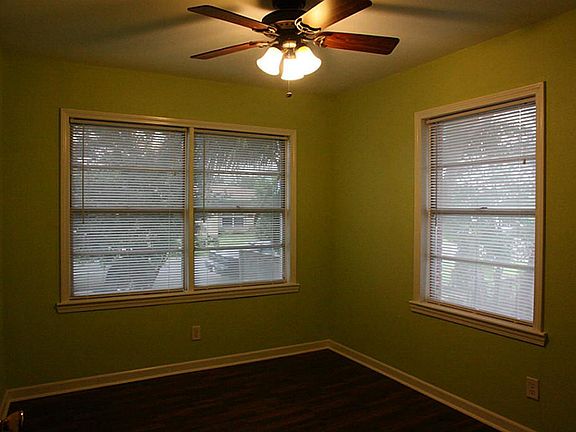 4th image of 1118 Bayou Cir