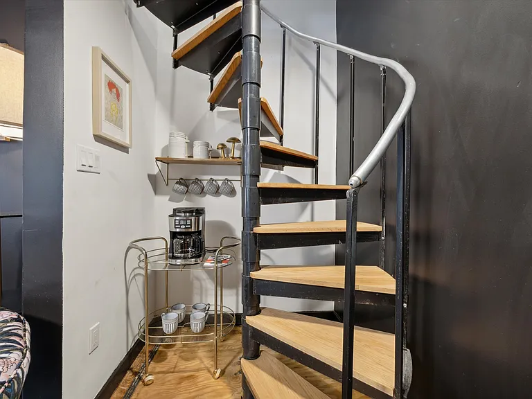 112 W Wildey St — Photo 6